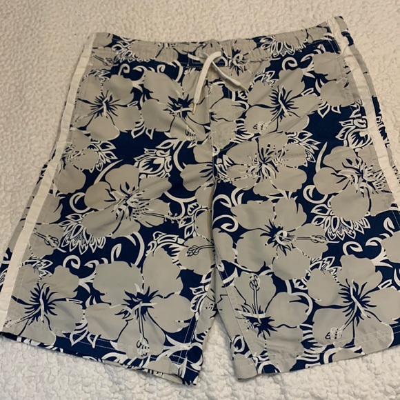 Tropical trunks - Picture 1 of 4